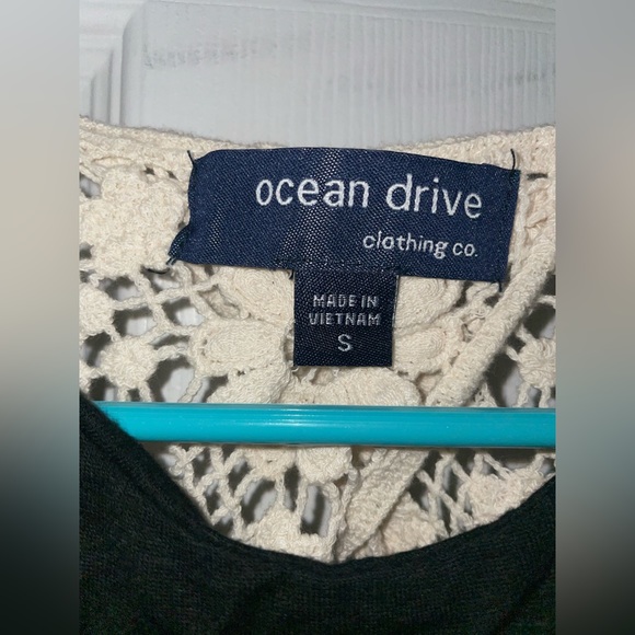 Small dress with lace detailed back - Picture 4 of 4